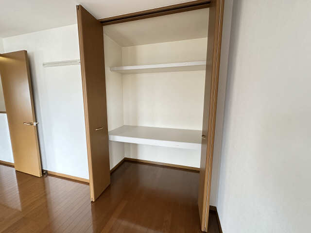 北洋室　収納